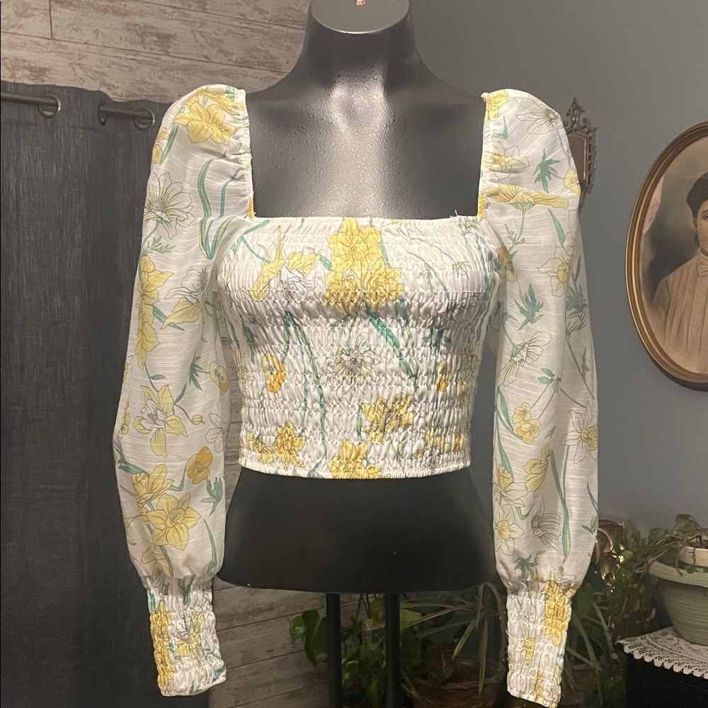 Chic Floral Smocked Crop Top